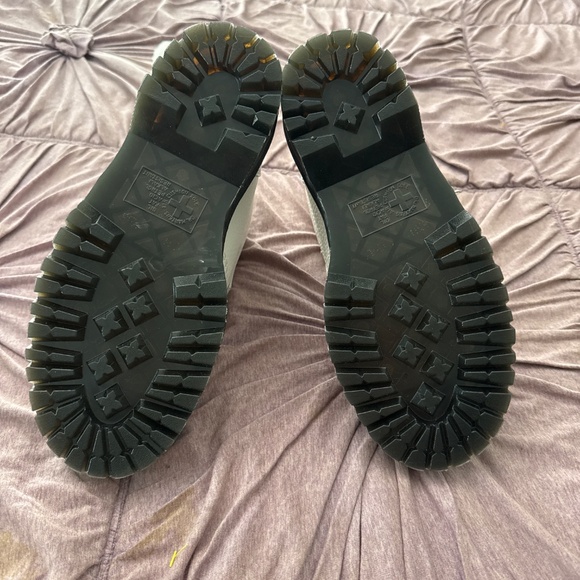 Dr. Martens Devon Flower Platform Bootie. NWT. Retail 200 - Picture 16 of 16